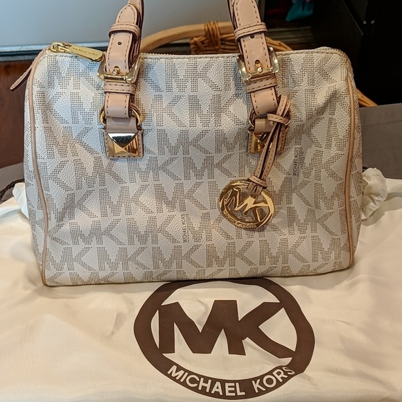 Michael Kors Handbags - Michael kors Grayson purse medium